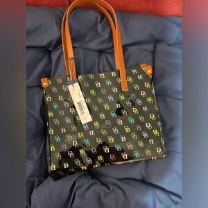 Black multi color Dooney and Bourne shopper cute AF